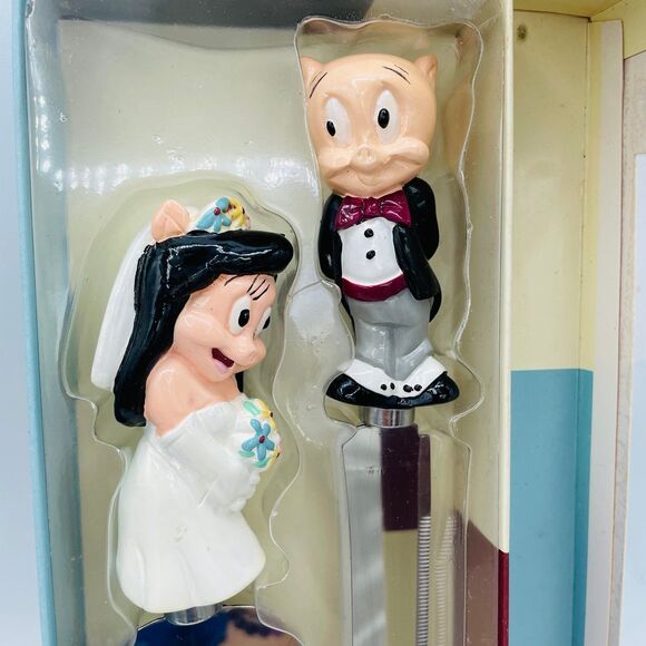 Looney Tunes Porky/Petunia Pig Wedded Bliss Figural WeddingCake Serving Set - Picture 3 of 8